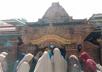 Kompleks Makam Kyai Ageng Muhammad Besari di Ponorogo Ramai Peziarah dan Tempat Favorit untuk Tirakat
